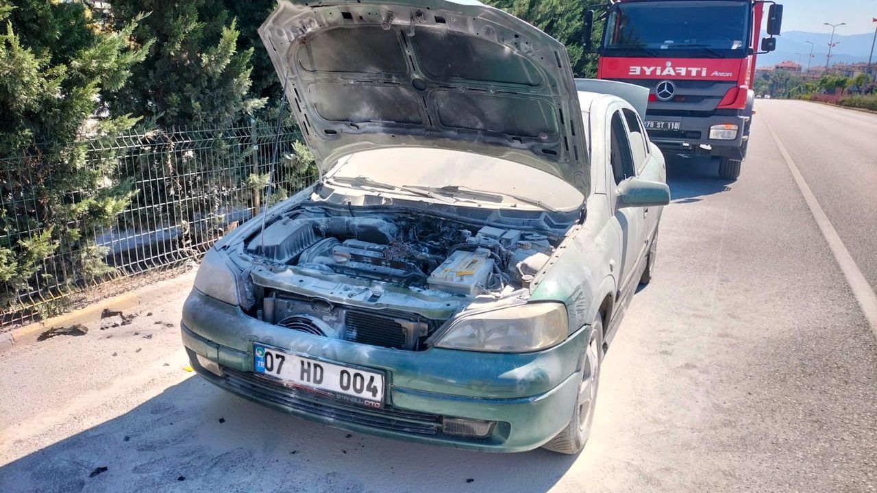 Safranbolu'da Seyir halindeki otomobil yandı