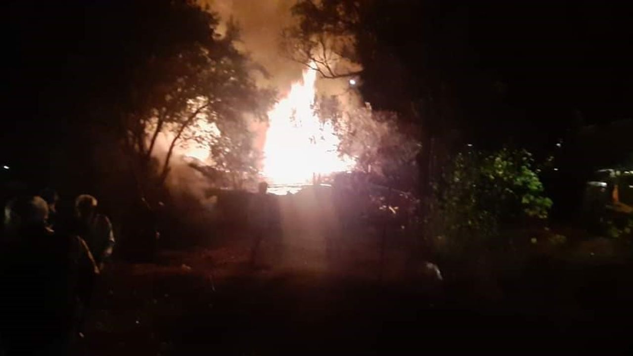 Karabük’teki yangınlarda 4 samanlık, metruk bina ve ticari taksi zarar gördü