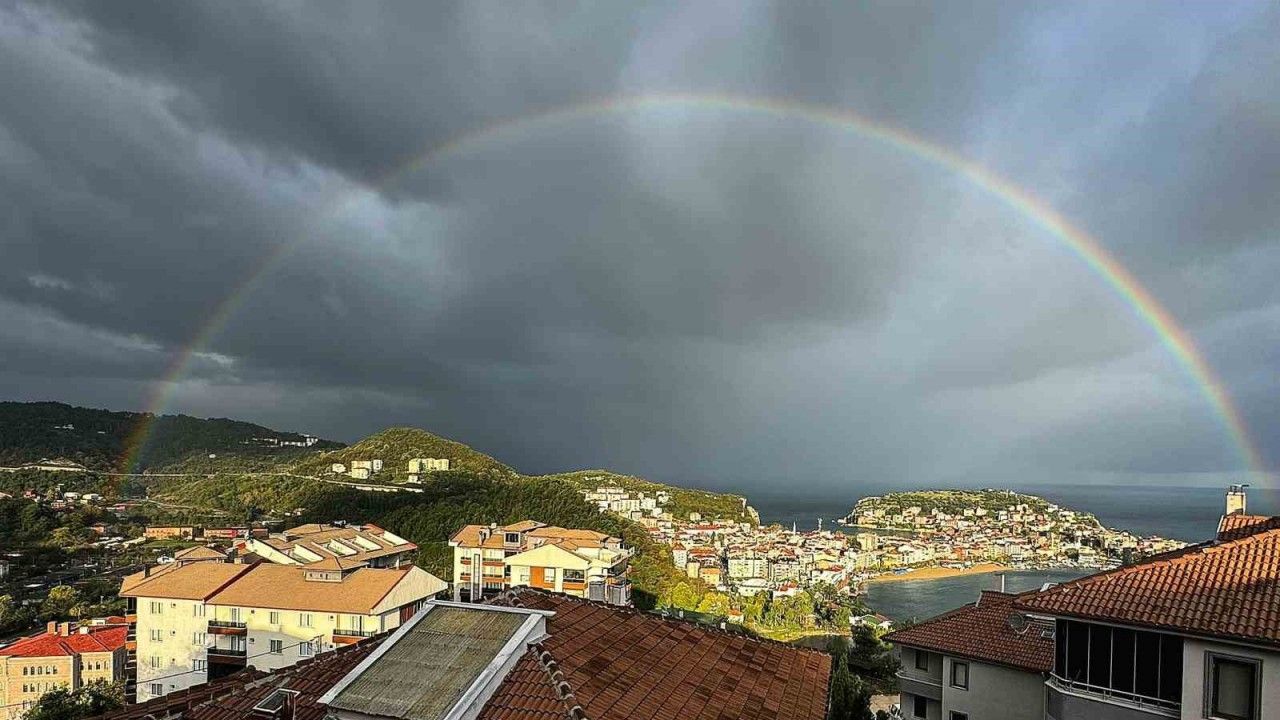 Amasra’da yağmur sonrası gökkuşağı oluştu