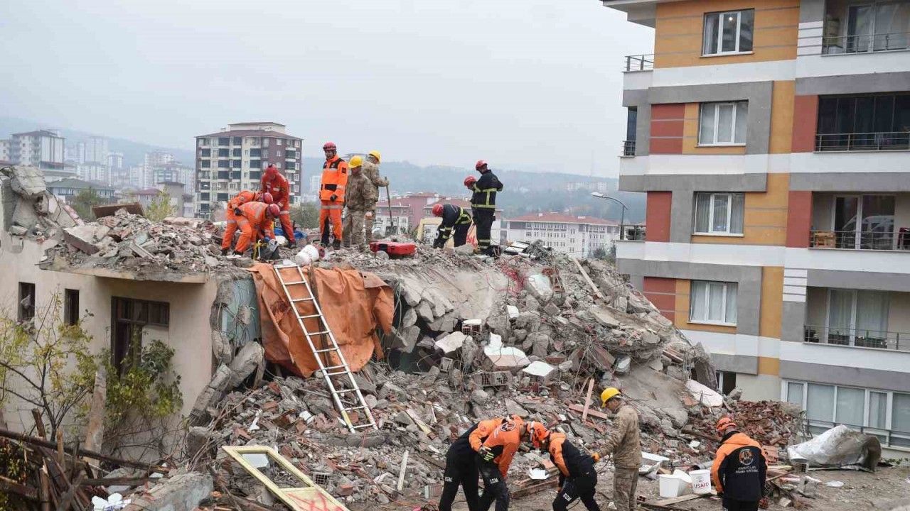 6 ilde binlerce görevliyle afet tatbikatı gerçekleştirildi
