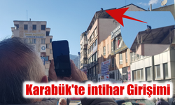 Karabük'te Bir Şahıs Çatıya Çıktı