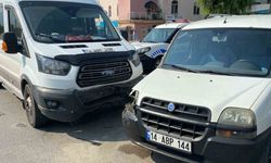 Bolu’da minibüs ile hafif ticari araç çarpıştı