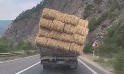 Saman yüklü kamyonun tehlikeli yolculuğu kamerada