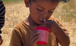 Yol kenarında limonata satarak dondurma parası biriktiren çocuklara sürpriz