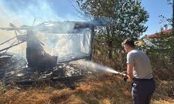 Bolu’da otluk arazide çıkan yangın 2 katlı evi küle çevirdi