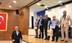 ÇAKÜ’de şehit aileleri ve gaziler ayakta alkışlandı