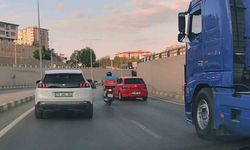 Düğün konvoyundaki araçlar trafik kurallarını hiçe saydı
