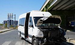 Kastamonu’da yolcu minibüsü ile hafif ticari araç çarpıştı