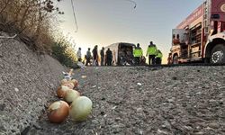 TEM’de yolcu otobüsü ile soğan yüklü kamyon çarpıştı