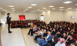 Astronot Atasever, öğrencilere deneyimlerinden bahsetti