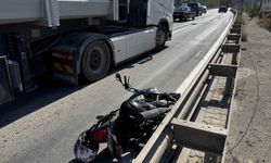 Otomobil sürücüsü motosiklete çarpıp kaçtı; 1 yaralı