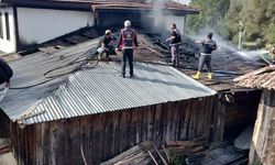 Samanlıkta çıkan yangın konağı küle çeviriyordu