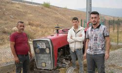 Traktörün tekerliği patladı, jant üzerinde orman ekiplerine su taşıdılar
