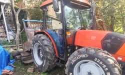 Köy muhtarı, traktörle kazan arasında sıkışarak ağır yaralandı
