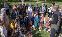 Minik ellerden kuşlara sıcak yuva