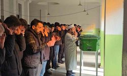 Tır kazasında hayatını kaybeden 22 yaşındaki sürücü son yolculuğuna uğurlandı
