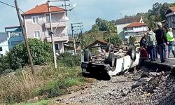 Zonguldak’ta İl Özel İdare aracı bahçeye uçtu