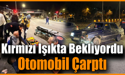 Kırmızı ışıkta bekleyen motosikletli canından oluyordu