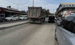 Alaplı’da ağır tonajlı kamyonlar yollarda çatlak oluşturdu