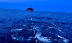 Kastamonu açıklarında isabet alan 'Virat' isimli gemi Türkeli'ye çekiliyor