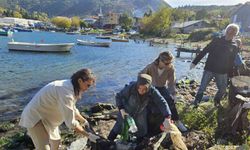 Kurucaşile’de 2 saatte 30 poşet çöp toplandı