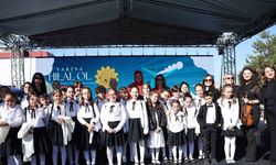 Bolu’nun minik kemancıları Kızılay Haftası’nda büyüledi