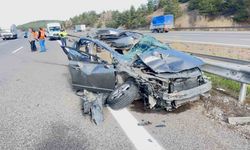 TEM’de otomobil kamyona çarptı: 3 yaralı