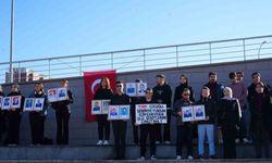 Üniversite öğrencileri şehitleri dualarla andı