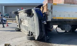 D100'de otomobil tıra arkadan çarptı: 1 ölü, 1 yaralı