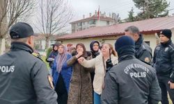 Kadınların tepkisi baz istasyonu çalışmalarını durdurdu