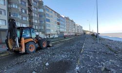 Kastamonu'da dev dalgalar sahillere zarar verdi