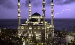 Zonguldak'ta şimşekler geceyi aydınlattı