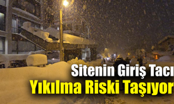 Karabük’te kar ağırlığı dekoratif tacı tehlikeye soktu