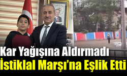 Kar altında İstiklal Marşı'na eşlik eden Türkmen öğrenci ödüllendirildi