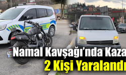 Kavşakta dönüş sırasında motosiklet kamyonetle çarpıştı