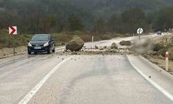 Göynük’te yağış sonrası dağdan kaya düştü