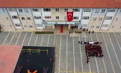 Bolu'da özel öğrencilerden anlamlı bayrak koreografisi