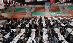 Çorum Belediyesi'nin iftar sofrasında ilk oruç açıldı