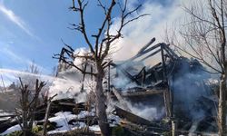 Kastamonu’da iki katlı ahşap ev alevlere teslim oldu