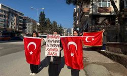 Öğrencilerin bayrak sevgisini sürücüler karşılıksız bırakmadı