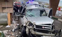 Kozlu’da panelvan güvenlik kulübesine çarptı: 2 yaralı