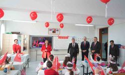 Zonguldak'ta ikinci dönemin ilk dersi 'Bayrak Sevgisi' oldu