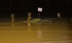Sağanak ve dolu Bartın’ı vurdu: Irmak yola taştı