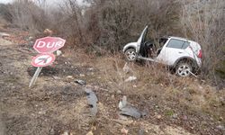 Virajı alamayan araç ağaçlara daldı: Yaralılar var