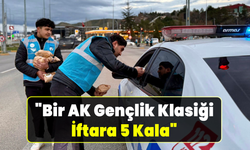 AK Gençlik iftara yetişemeyenlere yolda iftarlık dağıttı