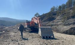 Yol çalışmasındaki iş makinesini soydular!