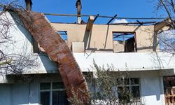 Bolu’da çıkan yangında 2 katlı ev alevlere teslim oldu