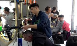 Berberlerde Bayram Tıraşı Mesaisi: "Sabaha Kadar Devam"