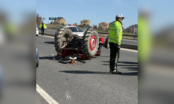 Kontrolden Çıkan Traktör Devrildi, Sürücü Yaralandı