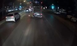 Çekici Otomobili Yola Düşürdü: O Anlar Kamerada!